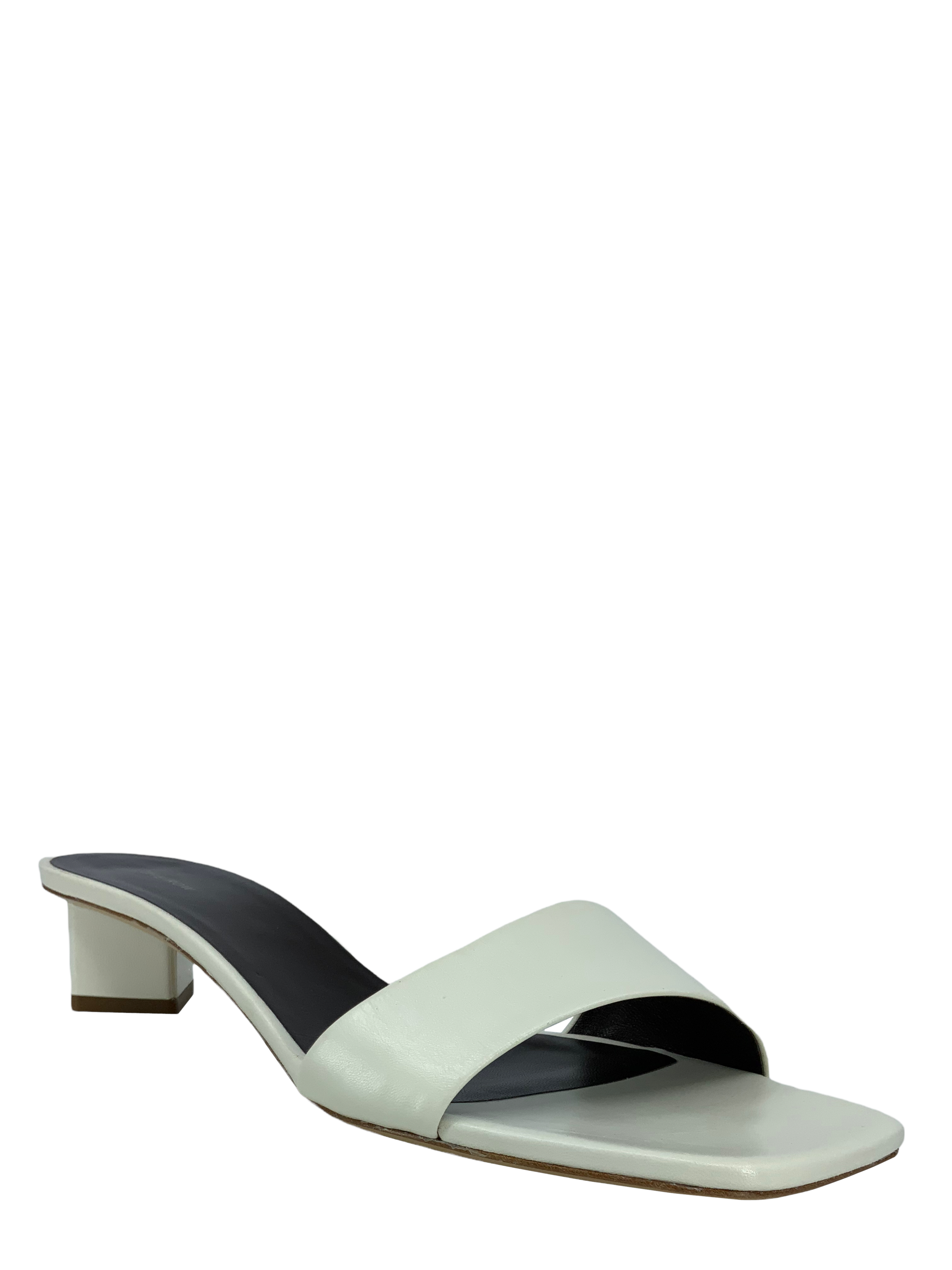 サンダル・ミュール The Row Canal velvet slides Canal velvet slides in red - The Row | Mytheresa