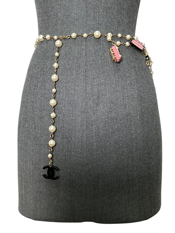 CHANEL パールクリスタルベルト CHANEL Paris Souvenirs Faux Pearl Enamel CC Logo Belt - Consigned