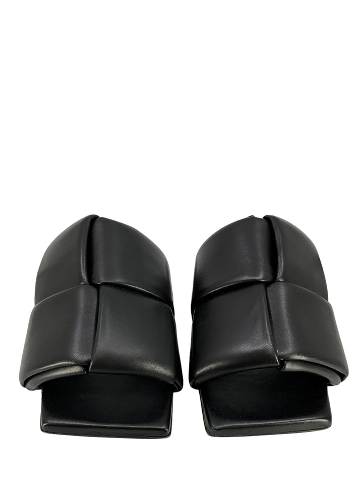 ＊BOTTEGA VENETA＊ Patch Flat Mule 関税/送料込 Bottega Veneta Patch Mule Flat Sandals Size 9.5 - Consigned