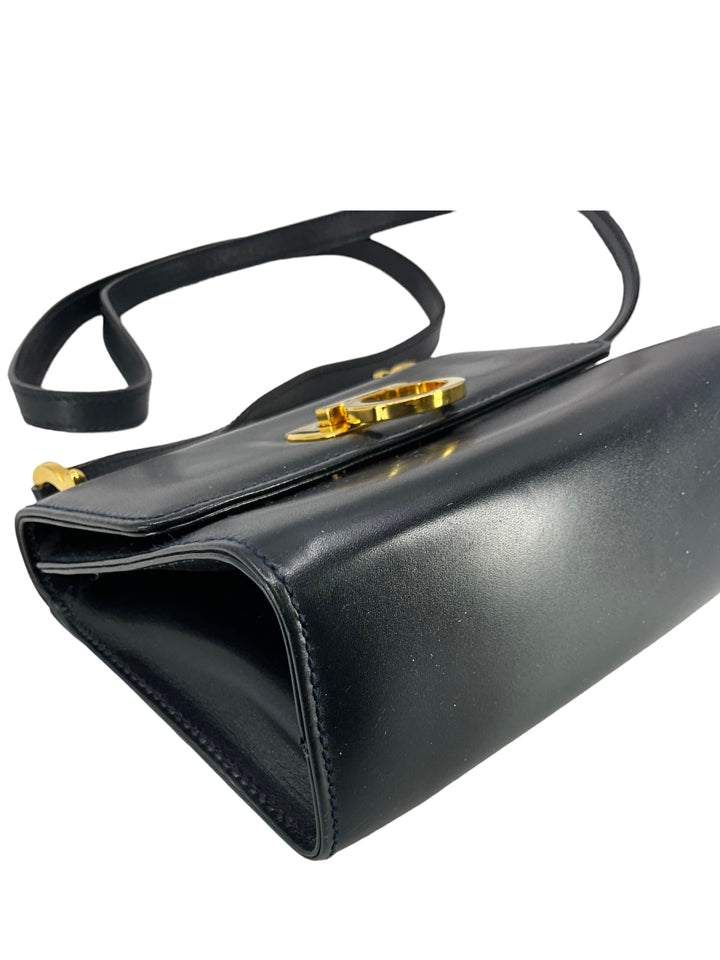 バッグ Vintage Ferragamo Gancini hardware bag Vintage Ferragamo Gancini hardware bag - メルカリ