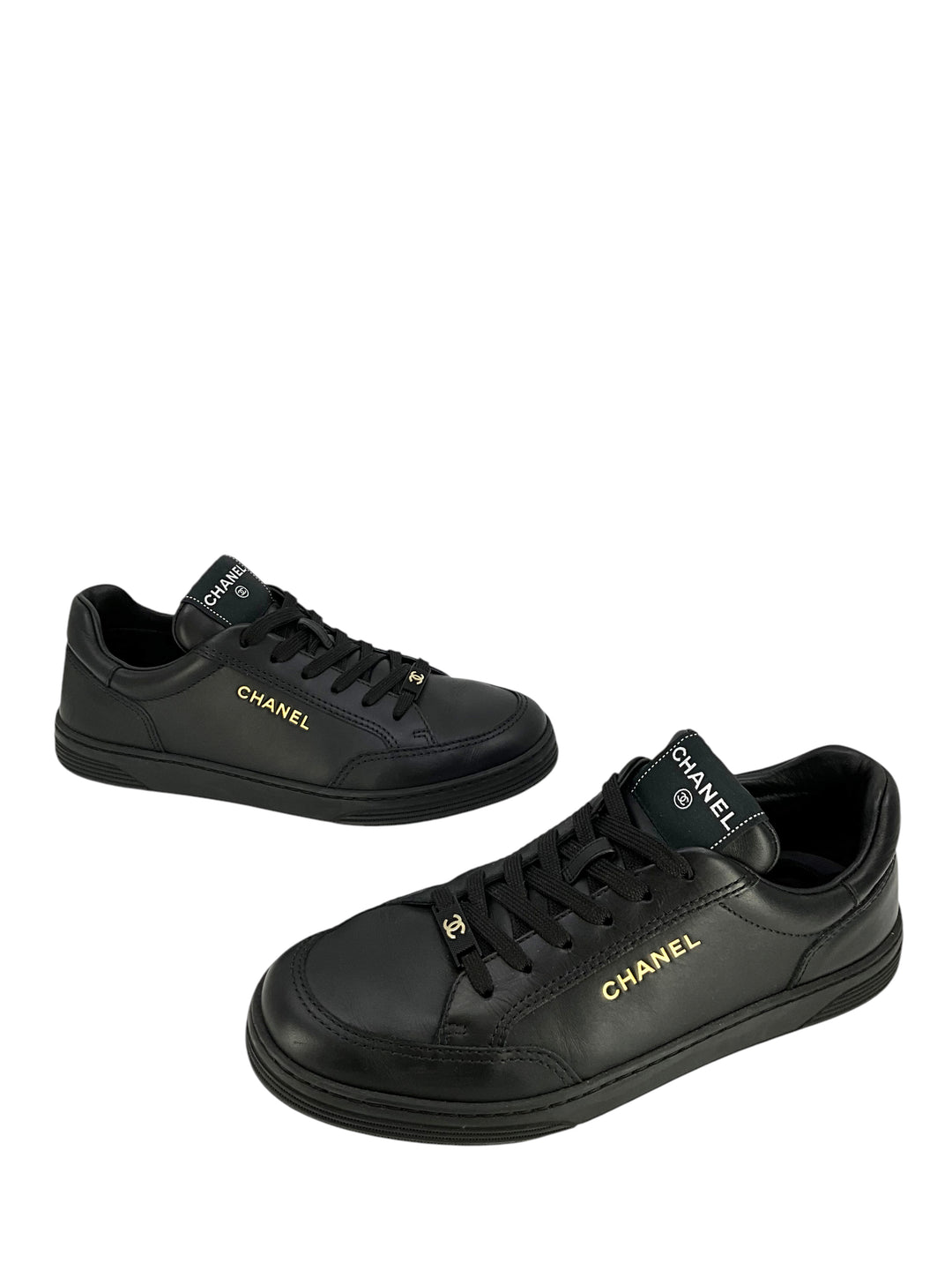 CHANEL Women's CC Logo Leather Low Top Sneakers Size 9 CHANEL Women's CC Logo Leather Low Top Sneakers Size 9