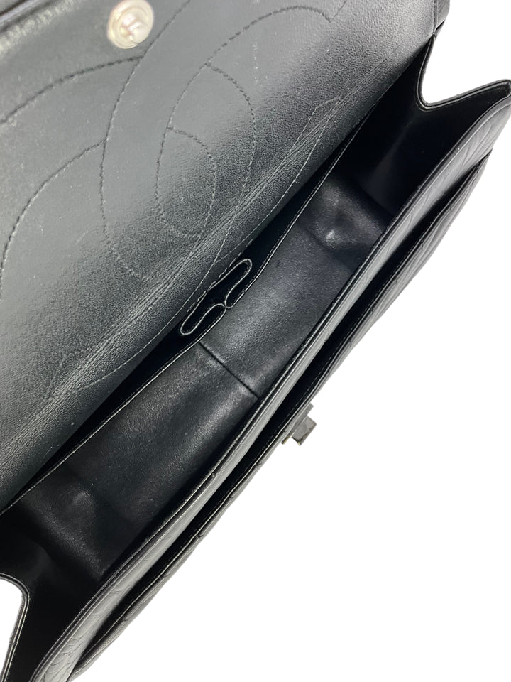 CHANEL2WAYバッグ　キャンバス　レザー　ブラック Two black Chanels — double the elegance, double the impact