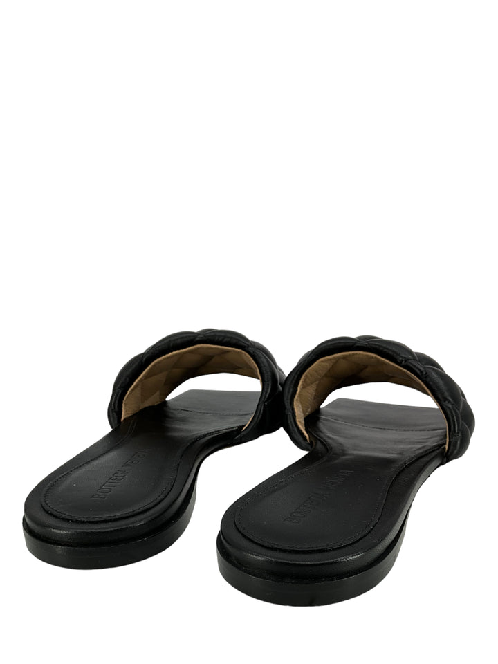 ☆シンプルに☆ BOTTEGA VENETA LEATHER FLAT SANDALS 608853VBSS0-4615-INK-