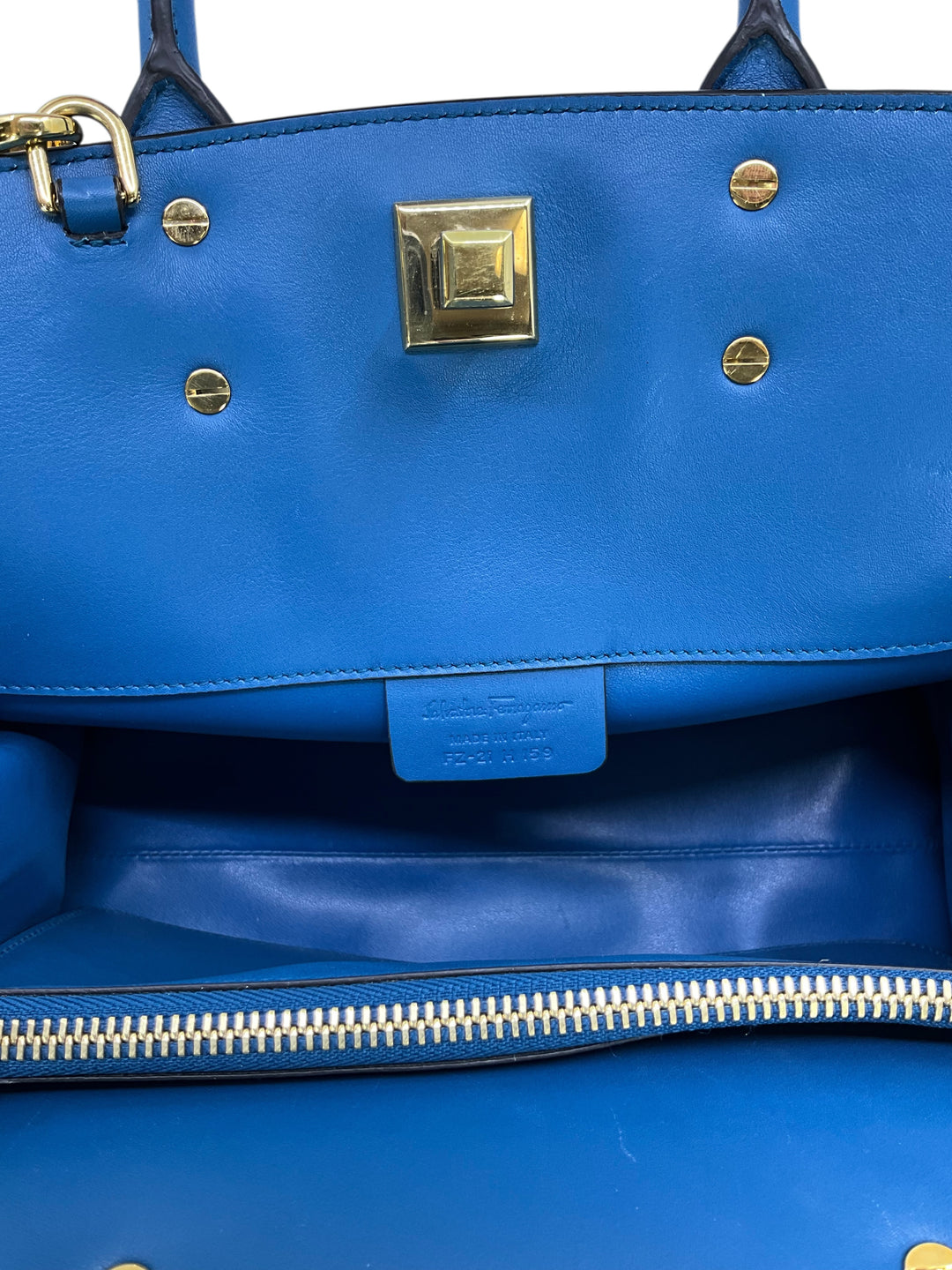 ✨極美品✨　Salvatore Ferragamo　ビジネスバッグ　ブルー系 SALVATORE FERRAGAMO Medium Studio Bag - Consigned Designs