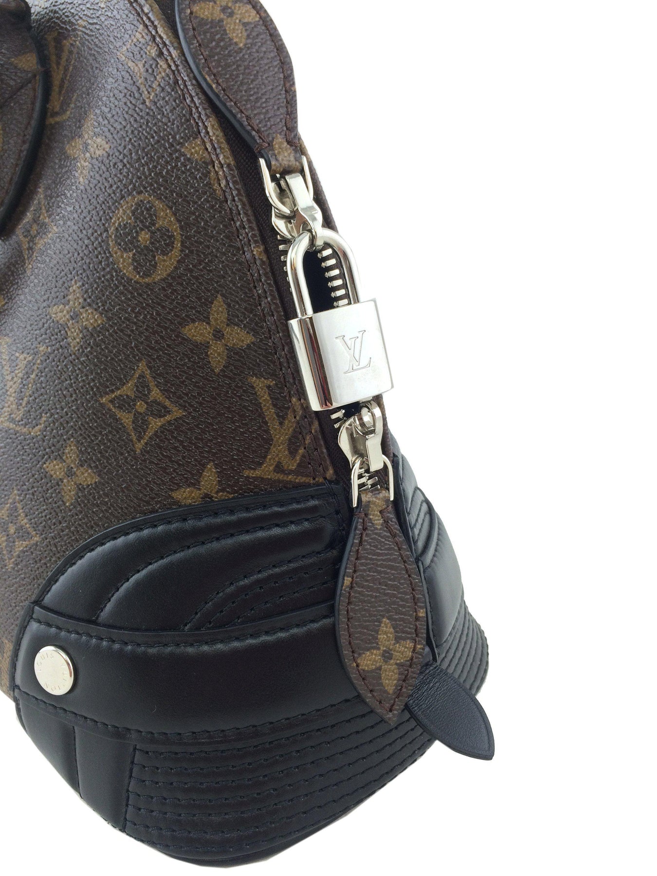 Lot - #LOUIS VUITTON Empire Levant handbag in monogram canvas