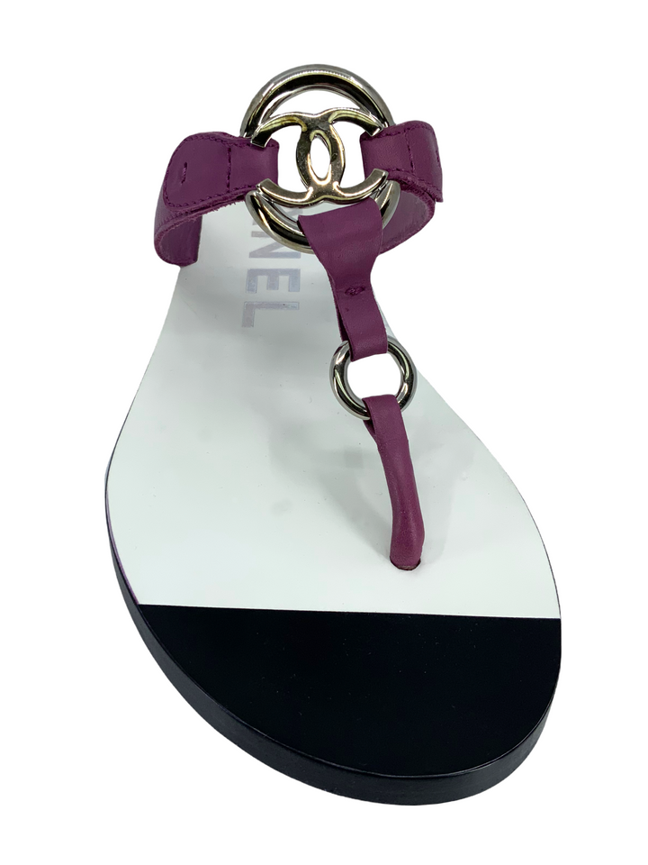 Chanel Leather CC Logo Thong Sandals Size 8.5 - Consigned