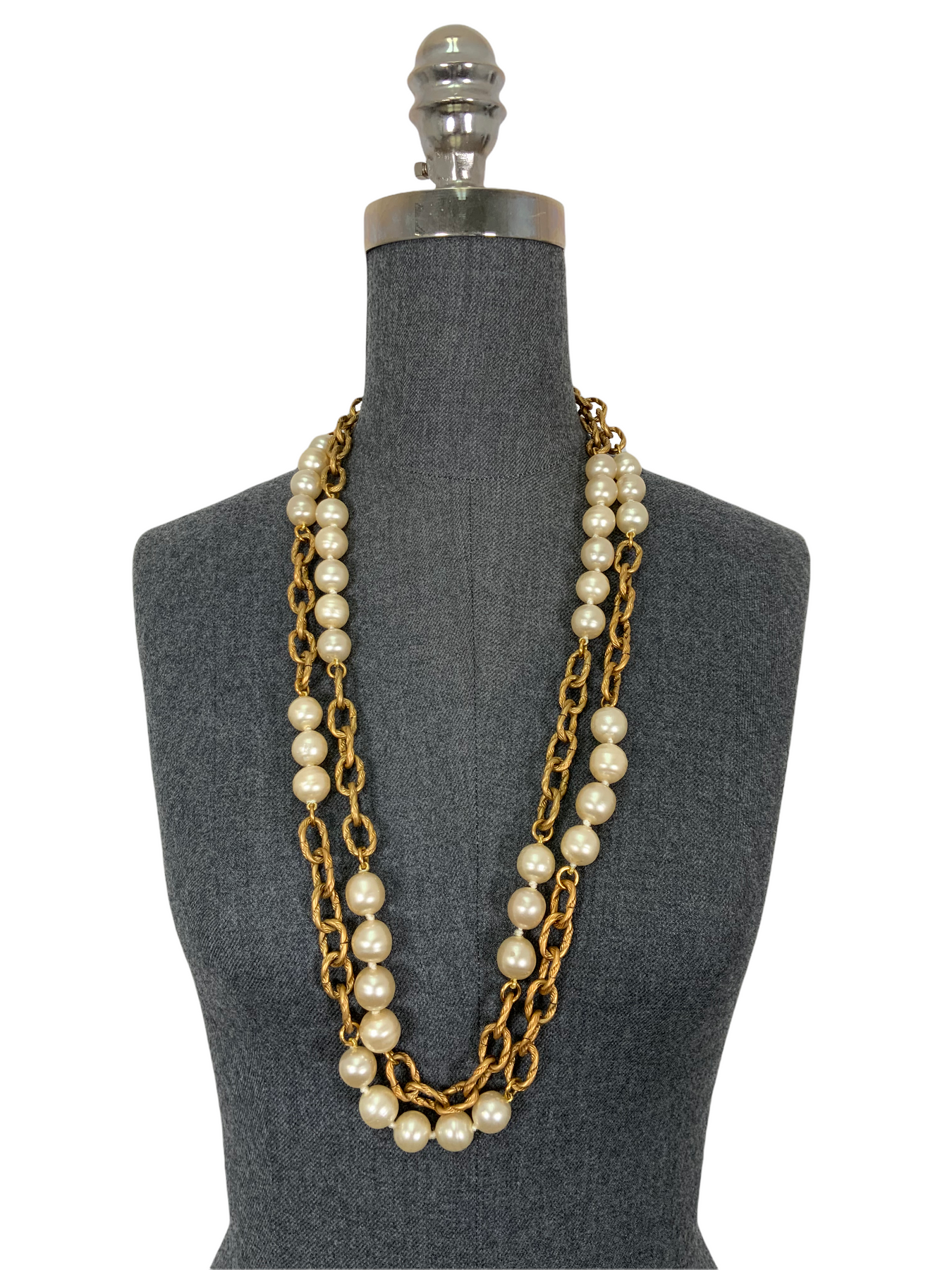 chanel gold and pearl necklace